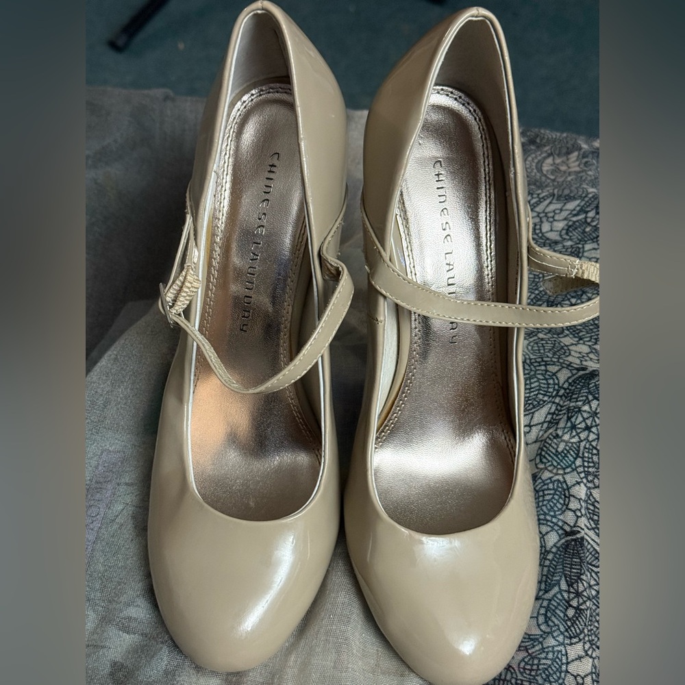 Patent Leather Chinese Laundry heels.  *Like new!!**  F*ck me pumps!!!